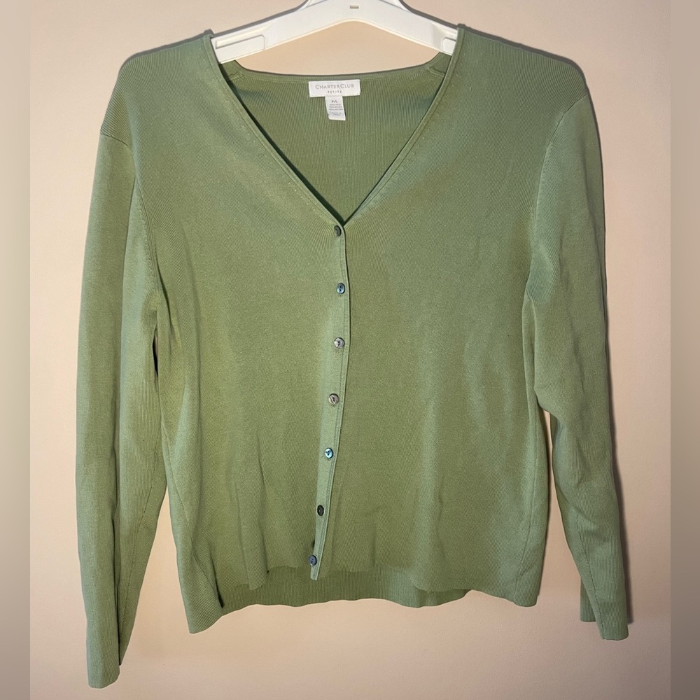 Cute green cardigan, perfect layering piece!